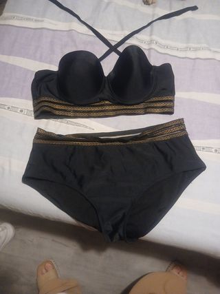 Bikini negro y dorado