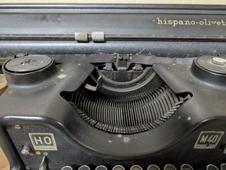 Hispano Olivetti M40: Máquina de escribir
