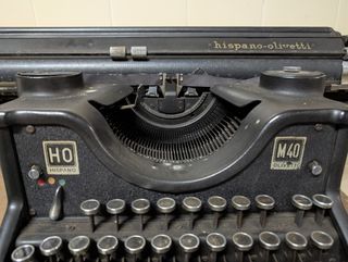 Hispano Olivetti M40: Máquina de escribir