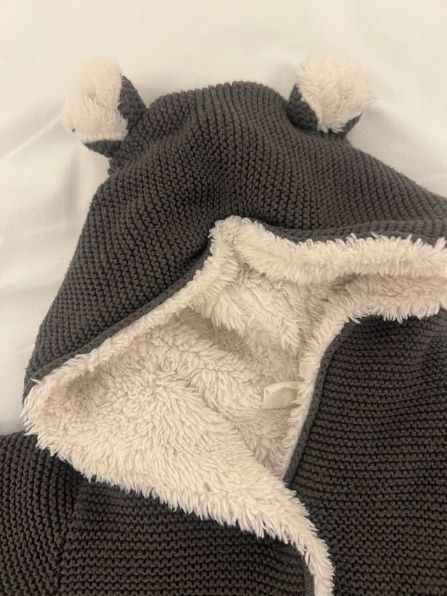 Abrigo bebé Gap - Talla 6-12 meses