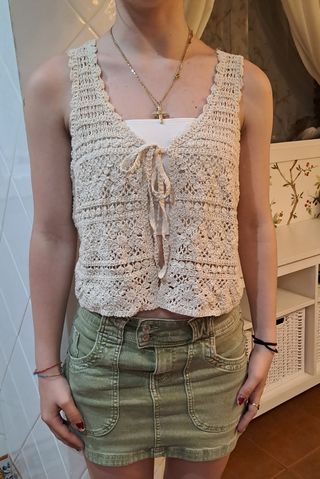 Chaleco crochet beige Hug and Clau