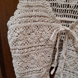 Chaleco crochet beige Hug and Clau