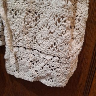 Chaleco crochet beige Hug and Clau