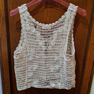 Chaleco crochet beige Hug and Clau