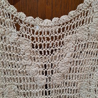 Chaleco crochet beige Hug and Clau