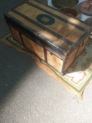 Baúl antiguo de madera (s. XIX)