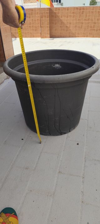 Maceta grande de poliuretano sin ruedas