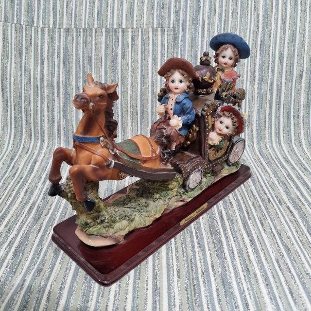 Figura Carroza con niños Quintana Collection