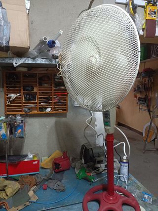 Ventilador de pie antiguo