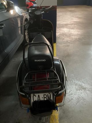 Vespa PX200 negra clásica