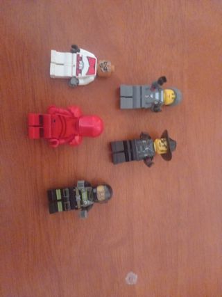 5 minifiguras Lego