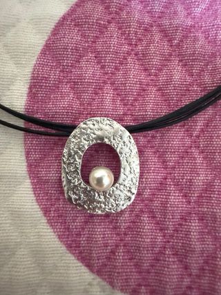 Conjunto de pendientes y colgante de plata