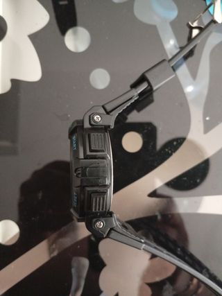 Reloj deportivo SKMEI negro y azul