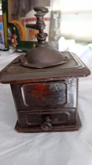 Molinillo café vintage antiguo