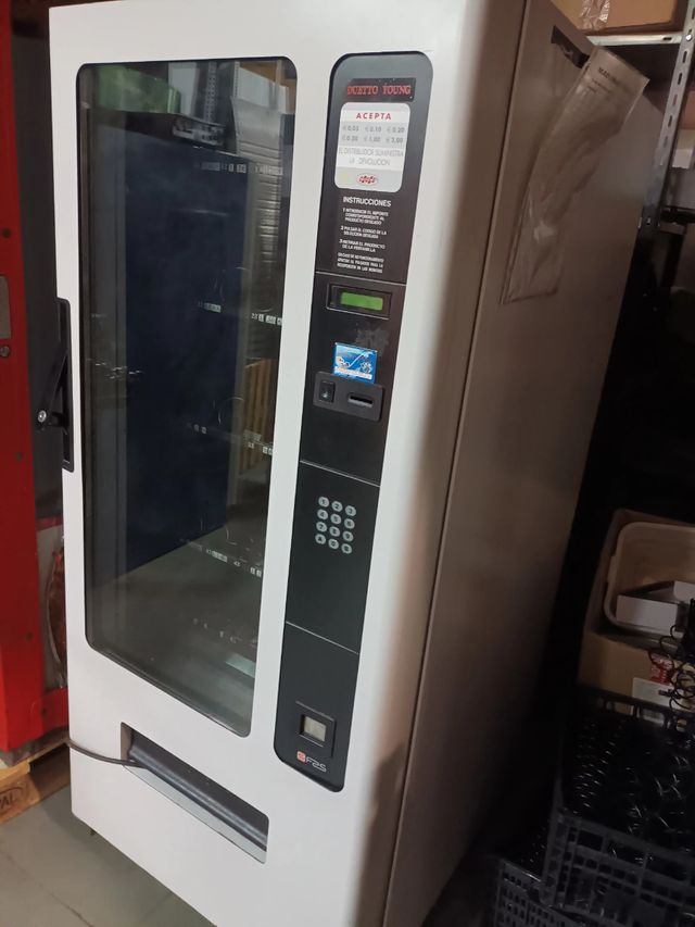 Máquina Expendedora Snacks Bebidas