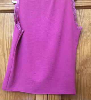 Camiseta rosa lencera