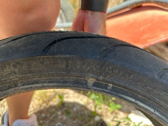 Neumático moto 120/70/17 usado