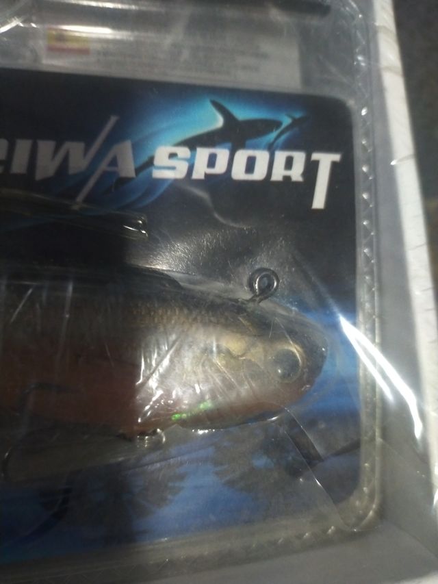 Caja con 12 señuelos de pesca,nuevos