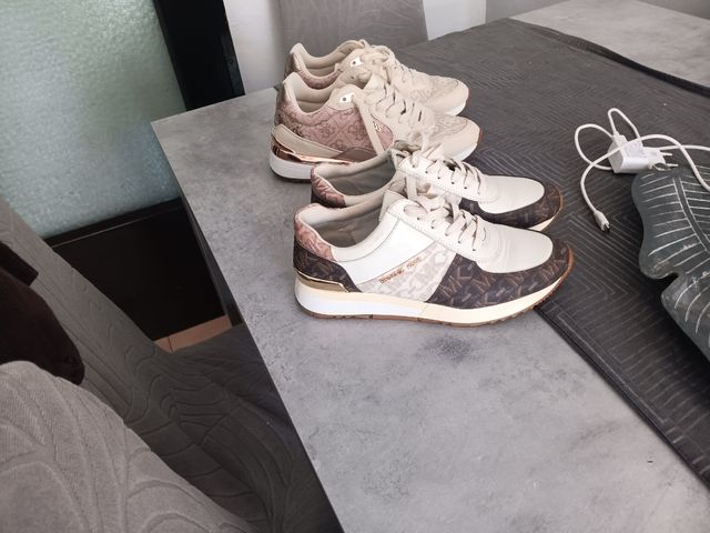 Zapatillas Michael Kors beige y marrón