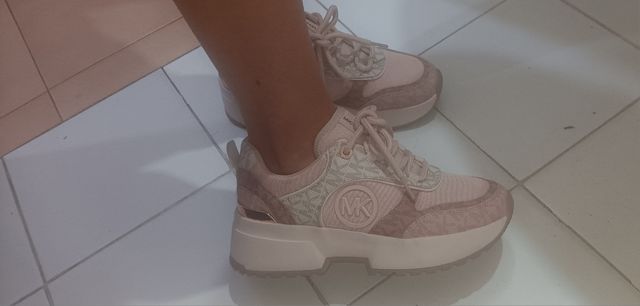 Zapatillas Michael Kors beige y marrón