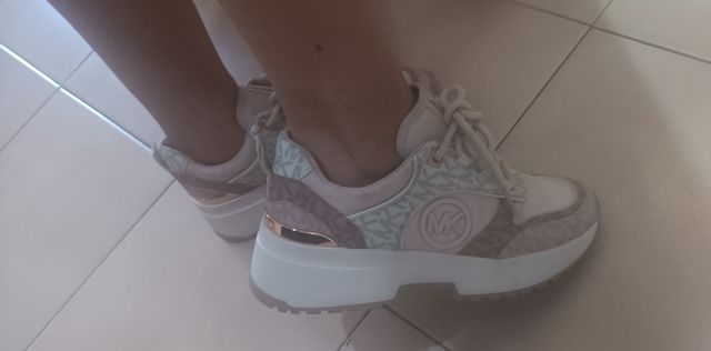 Zapatillas Michael Kors beige y marrón