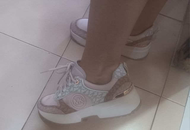 Zapatillas Michael Kors beige y marrón