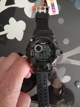 Reloj deportivo SKMEI negro