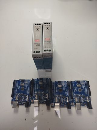 2 Fuentes 5V 2A + 4 Arduino Uno