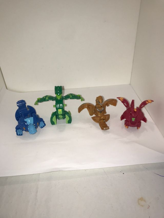 Bakugan: 4 Figuras Coleccionables