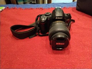 Nikon D3000 + Objetivo 18-55mm