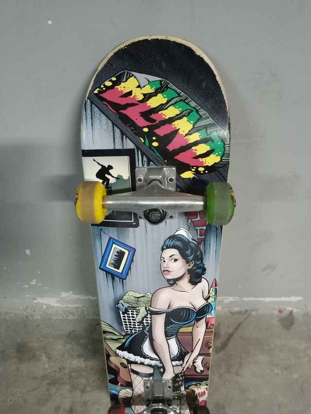 Monopatin y rodilleras