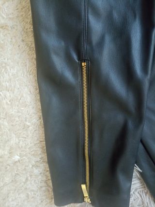 Pantalones polipiel Zara negros