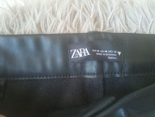 Pantalones polipiel Zara negros