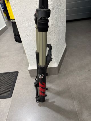 Horquilla Manitou Mattoc 160mm