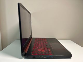 Acer Nitro 5 i7-GTX1050-8GB RAM