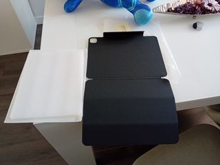 Funda negra iPad Pro 13