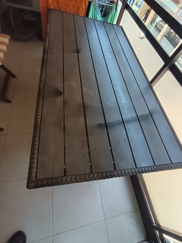 Mesa exterior ratán marrón