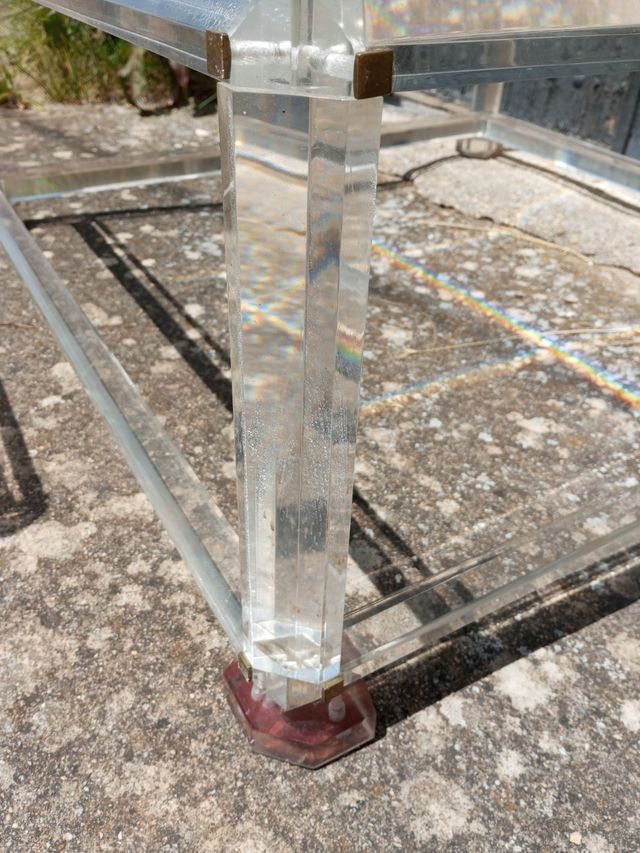 Mesa de centro acrílica transparente