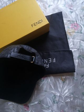 GORRA FENDI AUTÉNTICO UNISEX