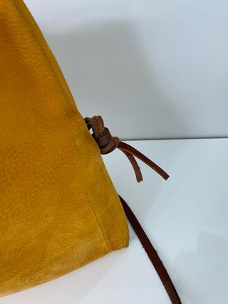 Bolso bandolera color mostaza