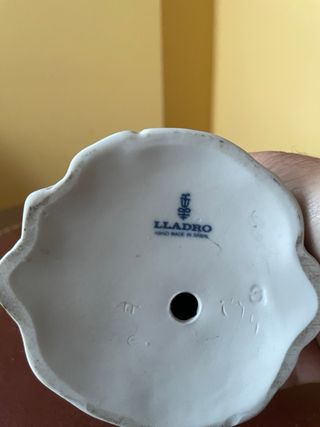 Figura porcelana Lladró niño flores