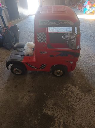 Se vende camión d batería.