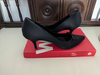 Zapatos Gloria Ortiz negros tacón