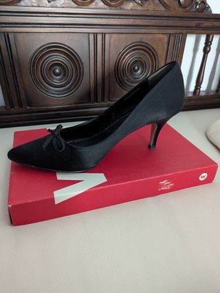 Zapatos Gloria Ortiz negros tacón