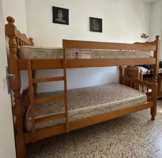 Literas de madera con 2 colchones