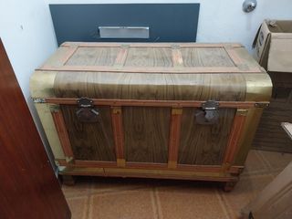 Vecchio baule di legno