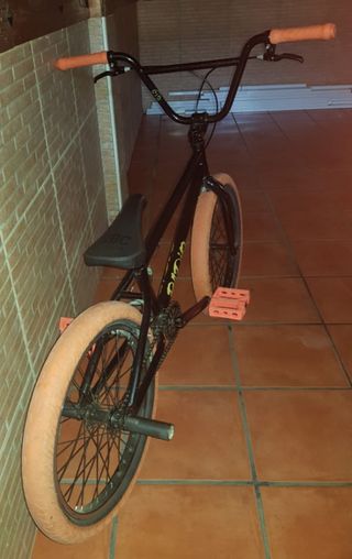 BMX Radio: Bicicleta negra