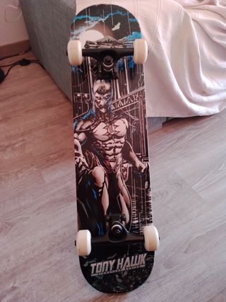 Monopatín Tony Hawk