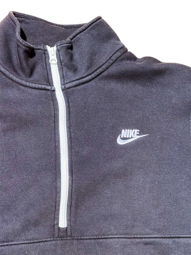 Sudadera Nike vintage negra con cremallera blanca