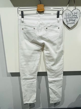 Pantalón vaquero pitillo blanco. Solo envio